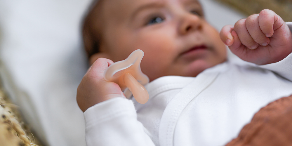 A comparison on why Suavinex pacifiers are the best for your child's dental health